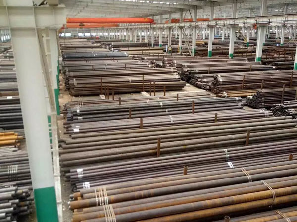 聊城無(wú)縫鋼管廠室內(nèi)倉(cāng)庫(kù)大量現(xiàn)貨供應(yīng)